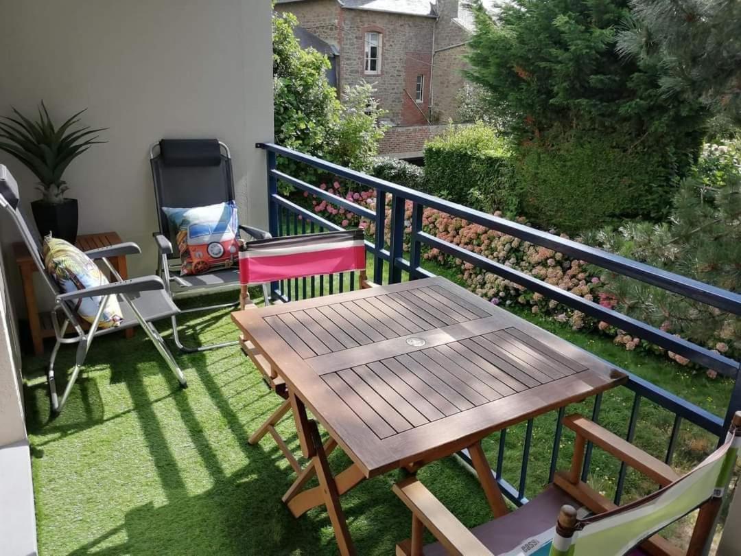 Au Calme, 100m Ecluse, Balcon, Garage, Wifi Apartment Dinard